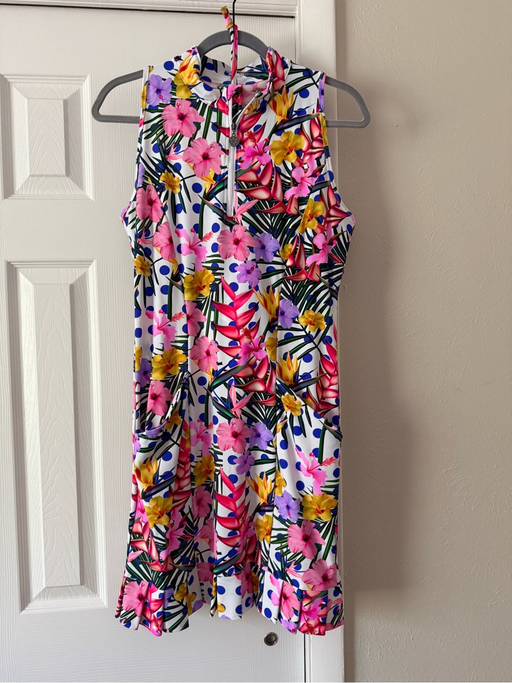 Tzu Tzu Shiloh Dress size Medium Hawaiian Floral